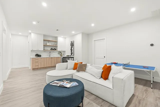 $3,480,000 | 8 Oakdale Avenue, Wellesley, MA 02482