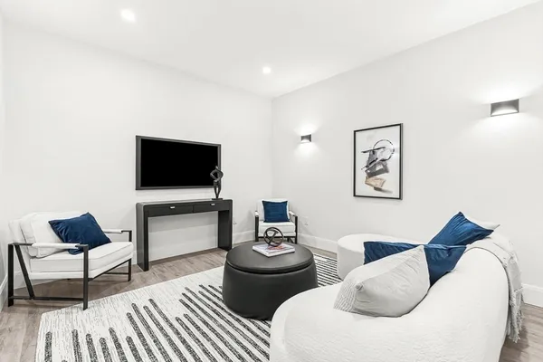 $3,350,000 | 8 Oakdale Avenue, Wellesley, MA 02482