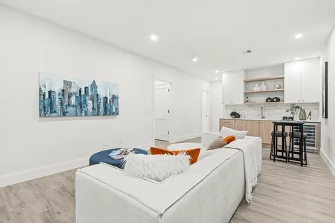 $3,350,000 | 8 Oakdale Avenue, Wellesley, MA 02482