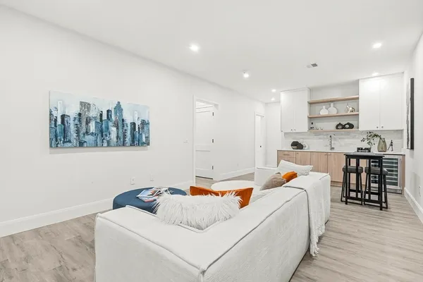 $3,350,000 | 8 Oakdale Avenue, Wellesley, MA 02482