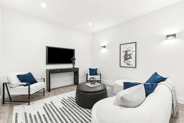 $3,480,000 | 8 Oakdale Avenue, Wellesley, MA 02482