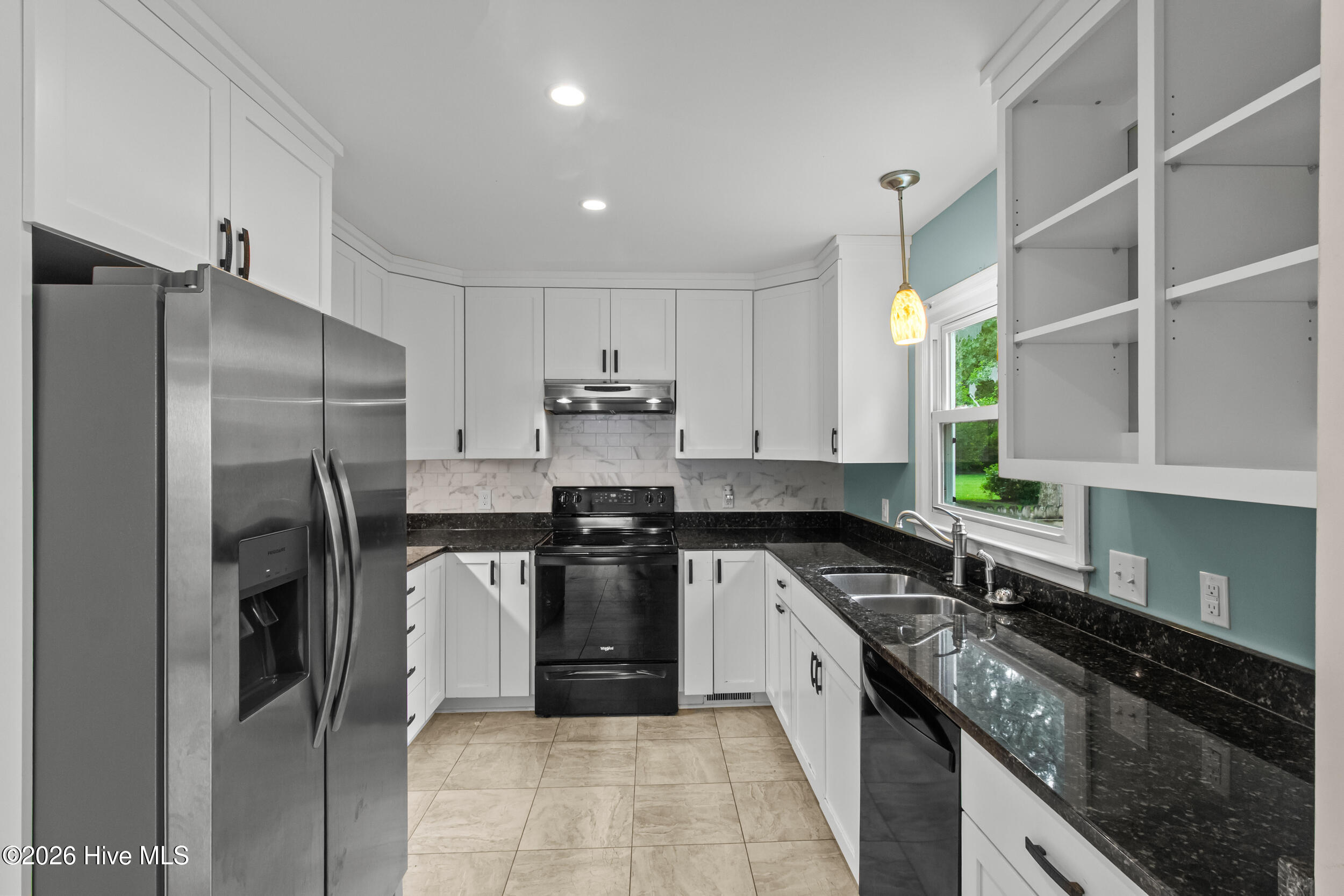 105 Crump Farm Road New Bern, NC 28562 - Photo 10 of 44 Well-Appointed Kitchen