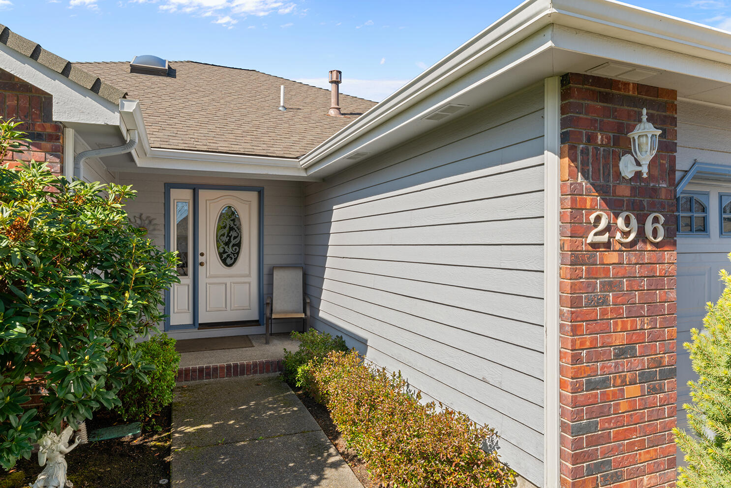 296 Brandon Street Central Point, OR 97502 - Photo 3 of 30 DSC_7700