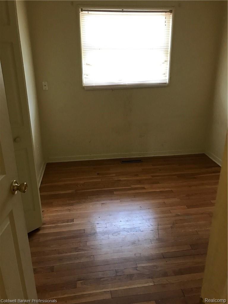 6001 Fleming Road Flint, MI 48504 - Photo 5 of 10 IMG-0853.JPG