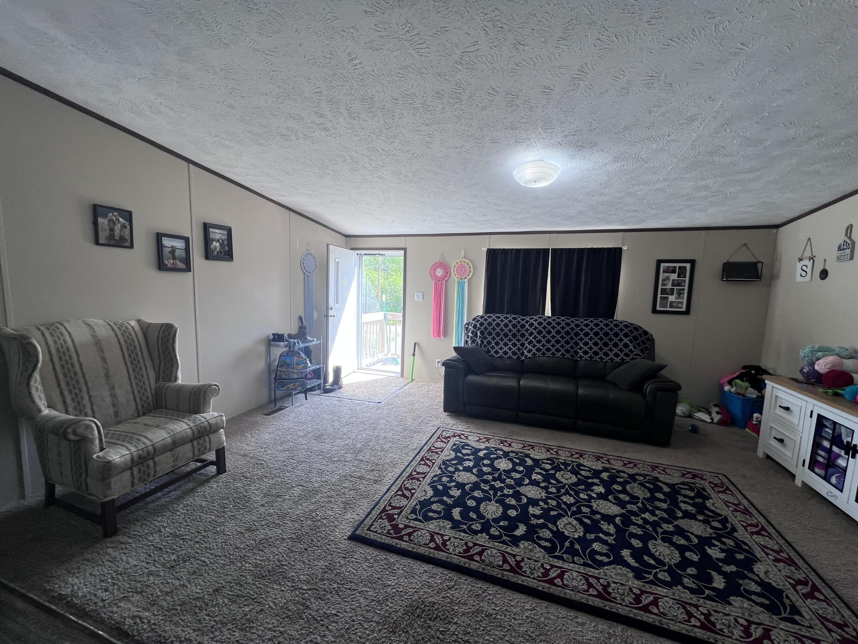 209 Dalewood Road Middlesboro, KY 40965 - Photo 3 of 14 IMG_9299