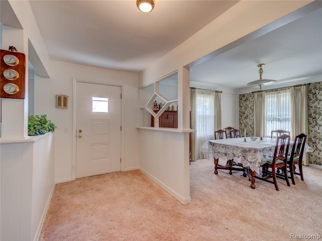 10416 Beecher Road Flushing, MI 48433 - Photo 9 of 19 foyer1.jpg