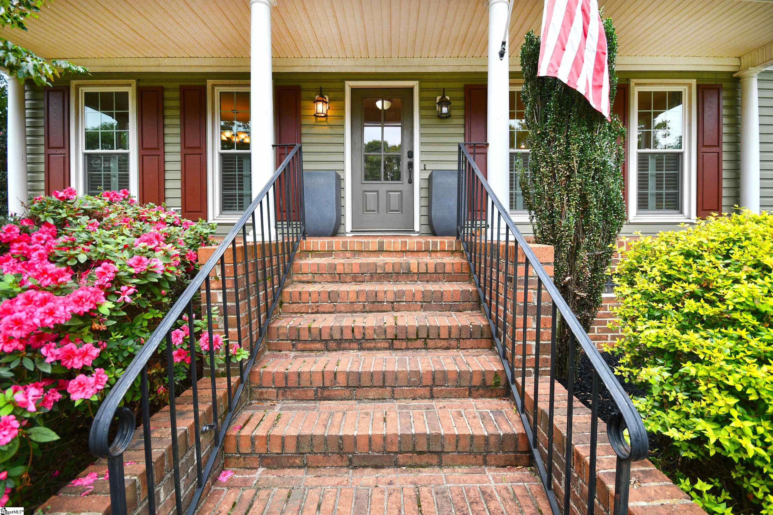 110 Forrester Creek Drive Greenville, SC 29607 - Photo 2 of 39