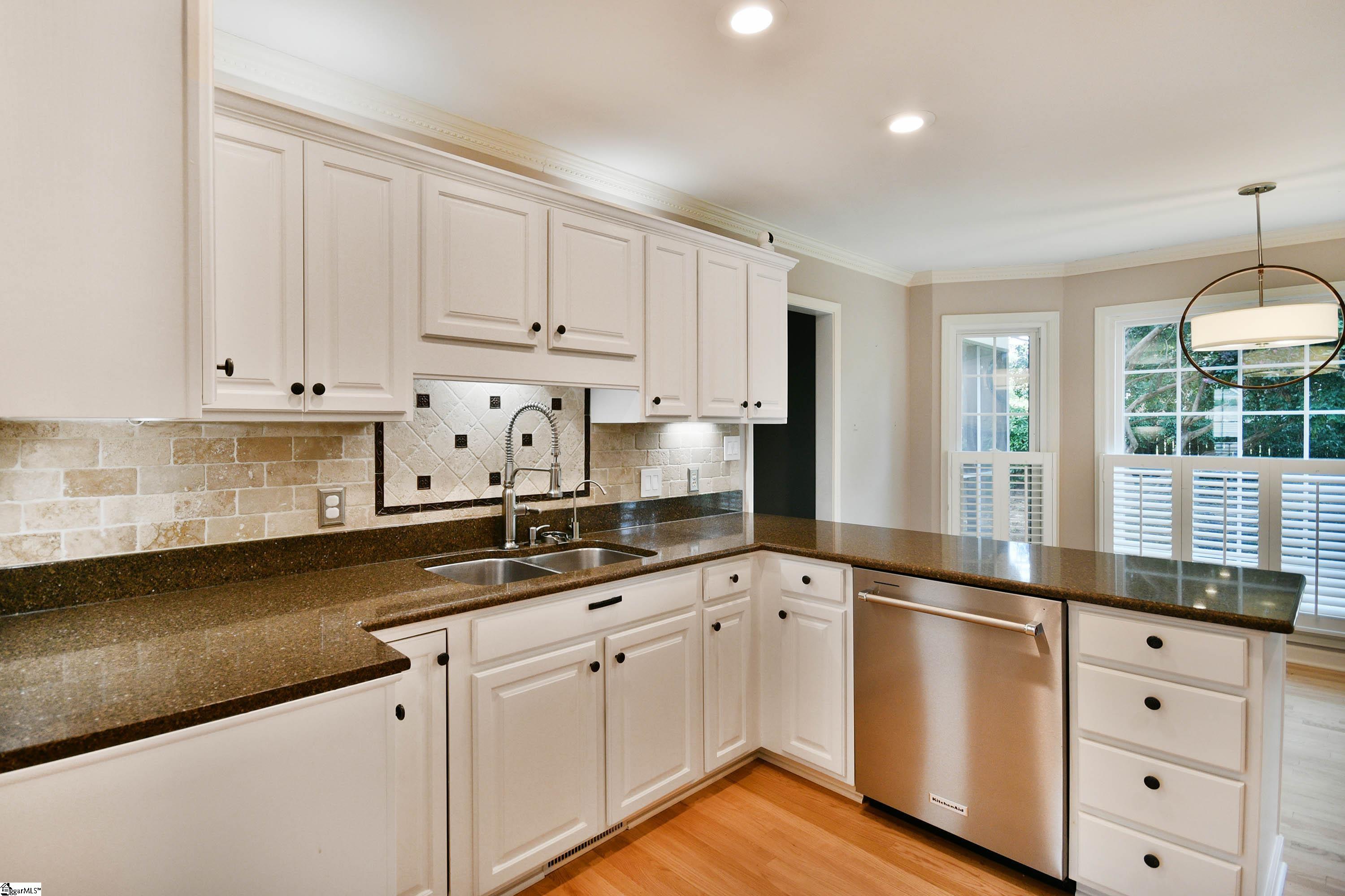 110 Forrester Creek Drive Greenville, SC 29607 - Photo 6 of 39