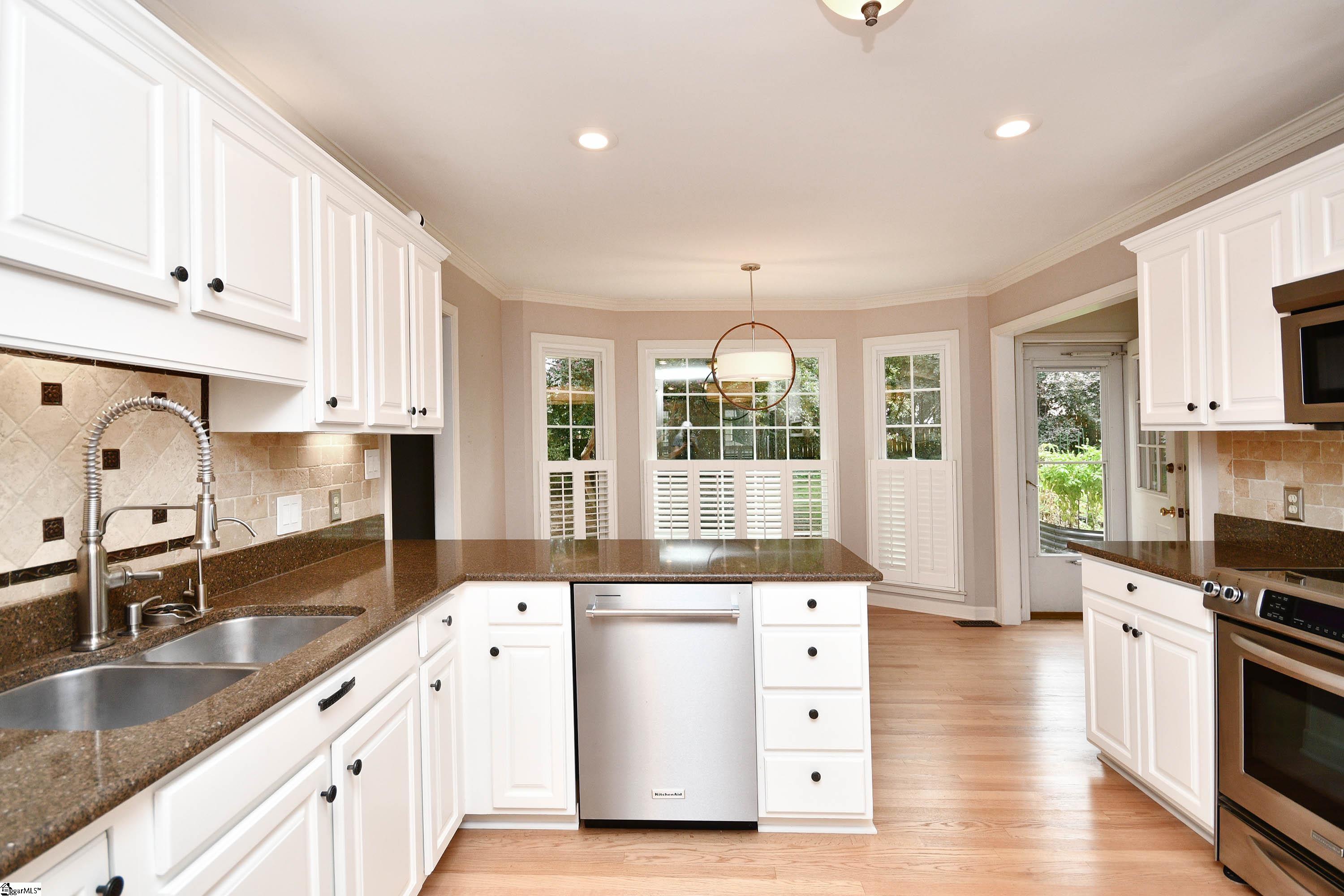 110 Forrester Creek Drive Greenville, SC 29607 - Photo 7 of 39