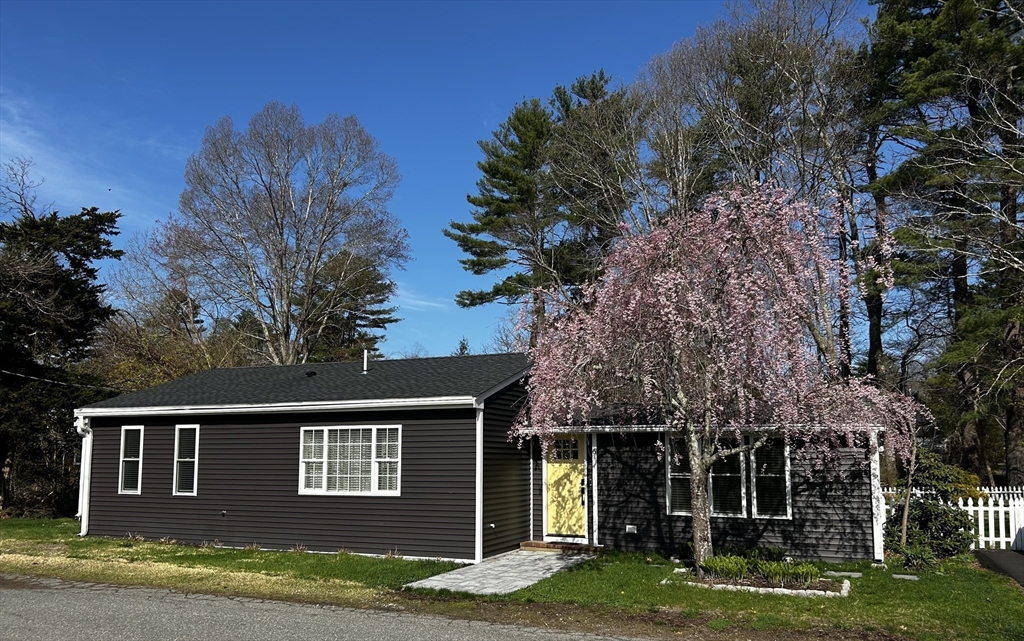 6 Upton Street Hanson, MA 02341 - Photo 1 of 13 Gallery Image 1