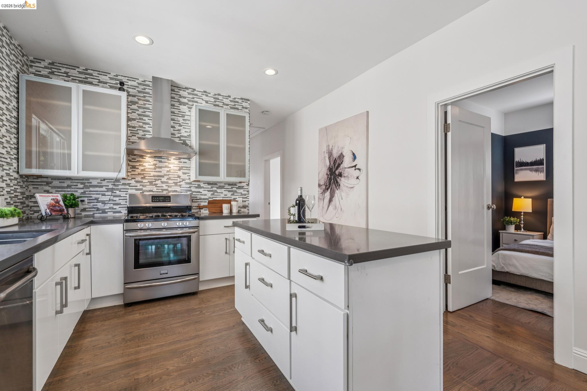 2012 Chestnut Street Oakland, CA 94607 - Photo 8 of 47