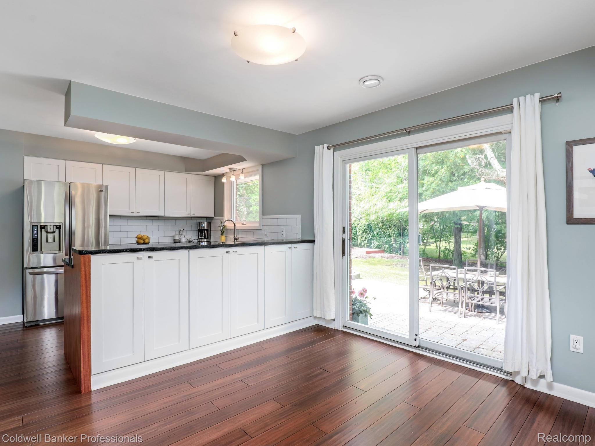 304 West Webster Road Royal Oak, MI 48073 - Photo 35 of 35 10-Open floor plan makes entertaining a breeze.jpg