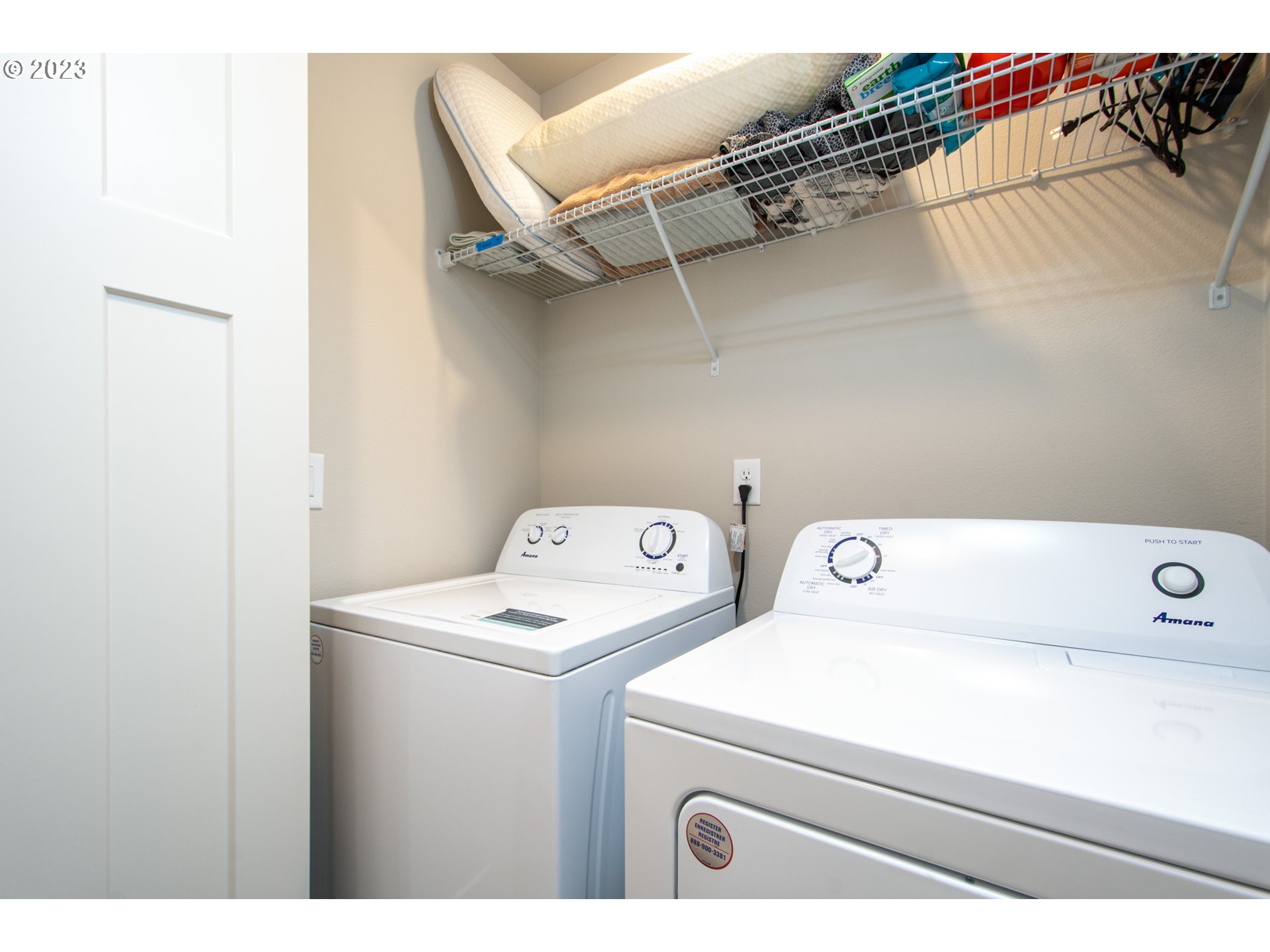4255 South Waters Edge Way Ridgefield, WA 98642 - Photo 15 of 19 a utility room with dryer and washer