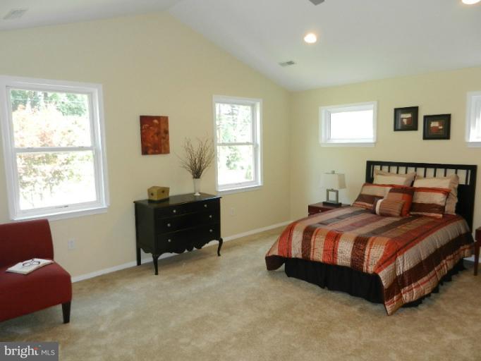 Bedroom (Master)