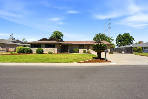 $550,000 | 31121 Tower Road, Visalia, CA 93292