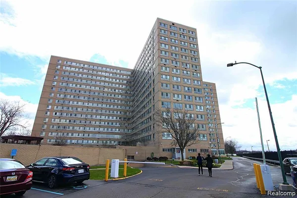 $52,900 | 8900 East Jefferson Avenue, Unit 916, Detroit, MI 48214