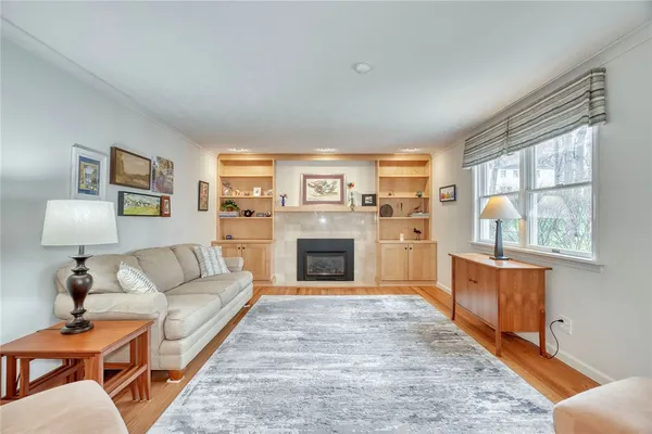 $499,500 | 9 Burncoat Way, Pittsford, NY 14534