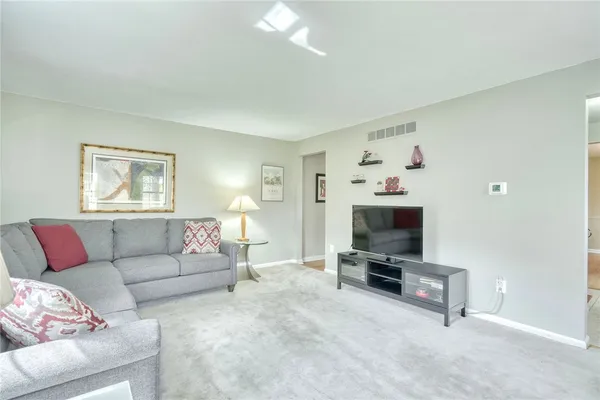 $499,500 | 9 Burncoat Way, Pittsford, NY 14534