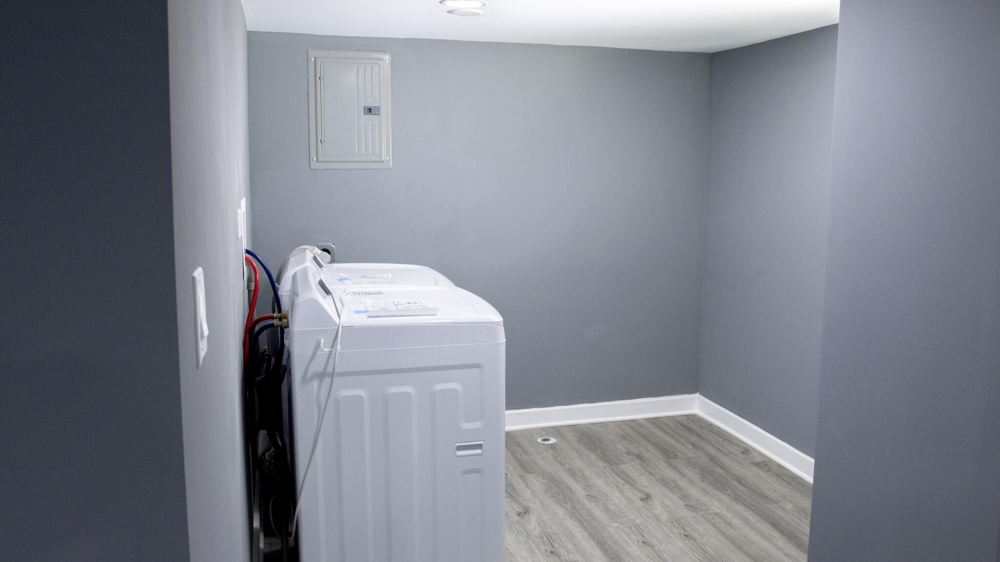 418 Dallas Street Gary, IN 46406 - Photo 9 of 22 a utility room with wooden floor washer and dryer