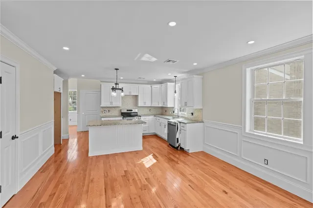 $899,900 | 117 Sharon Street, Providence, RI 02908