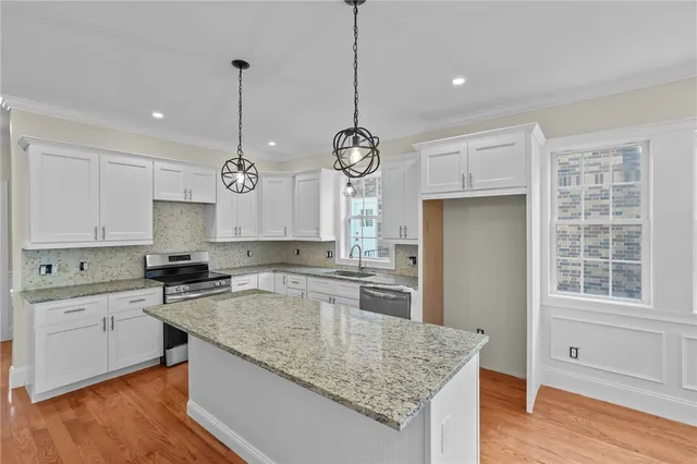 $899,900 | 117 Sharon Street, Providence, RI 02908