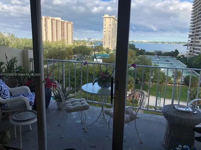 $275,000 | 11111 Biscayne Boulevard, Unit 7G, Miami, FL 33181