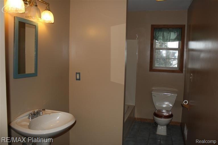 10466 Rustic Rdg Lane Fenton, MI 48430 - Photo 17 of 18 rustic 17.jpg