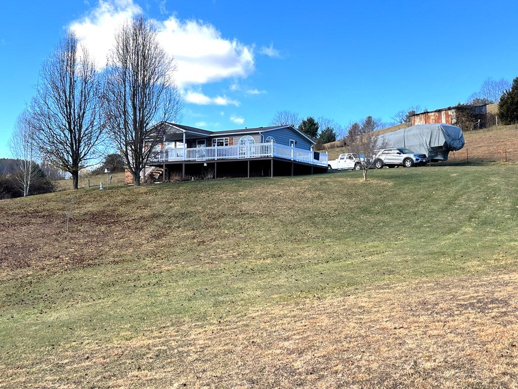 765 Deepwater Road Dugspur, VA 24325 - Photo 4 of 29 Gallery Image 4