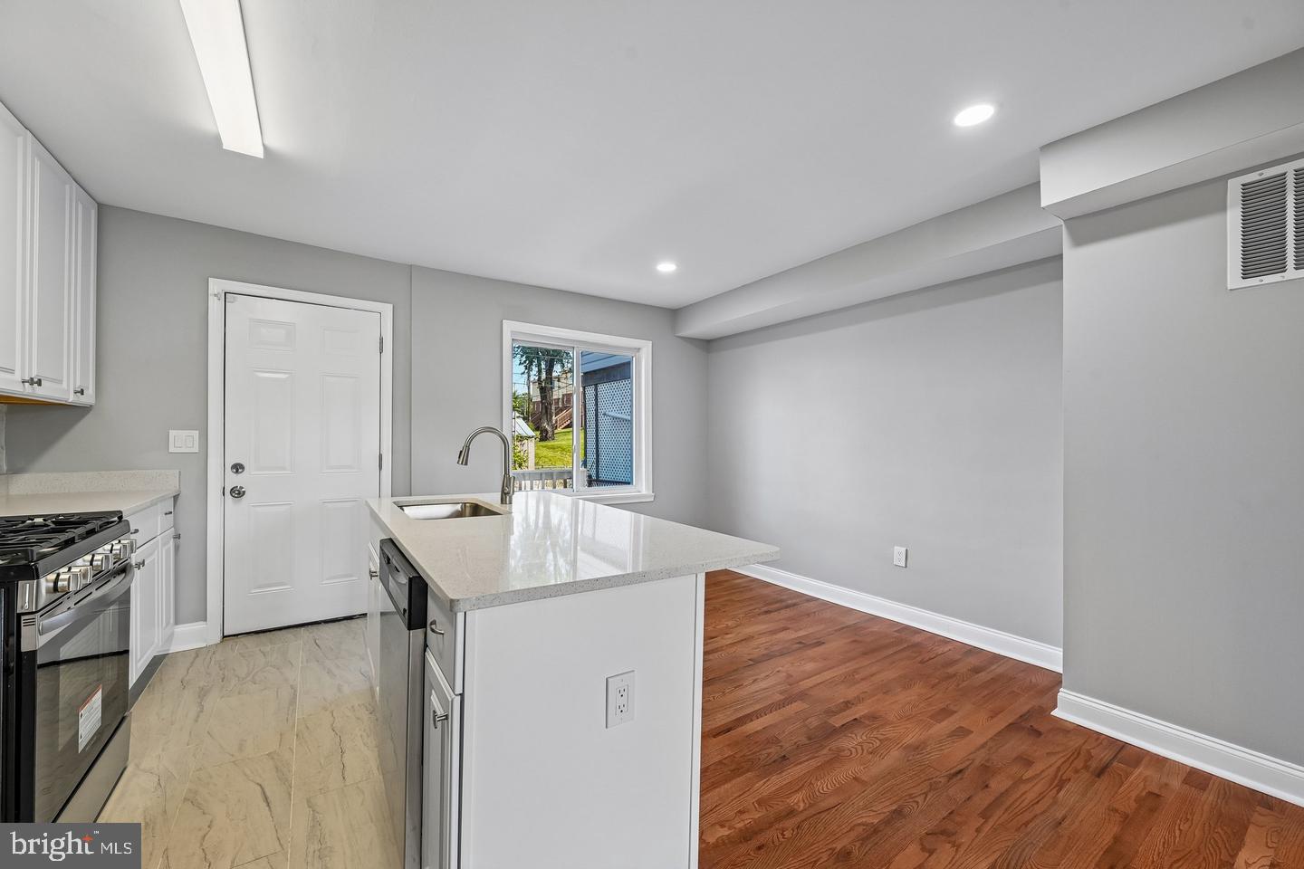 628 Roundview Road Baltimore, MD 21225 - Photo 13 of 47 Gallery Image 13