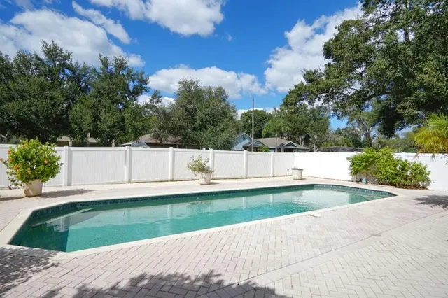 $464,900 | 2201 Howard Lane, Tampa, FL 33612