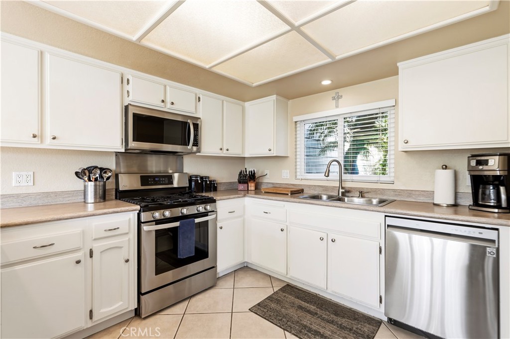 4574 Gateshead Oxnard, CA 93035 - Photo 34 of 70