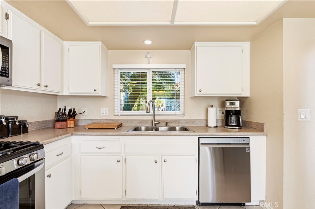 4574 Gateshead Oxnard, CA 93035 - Photo 35 of 70