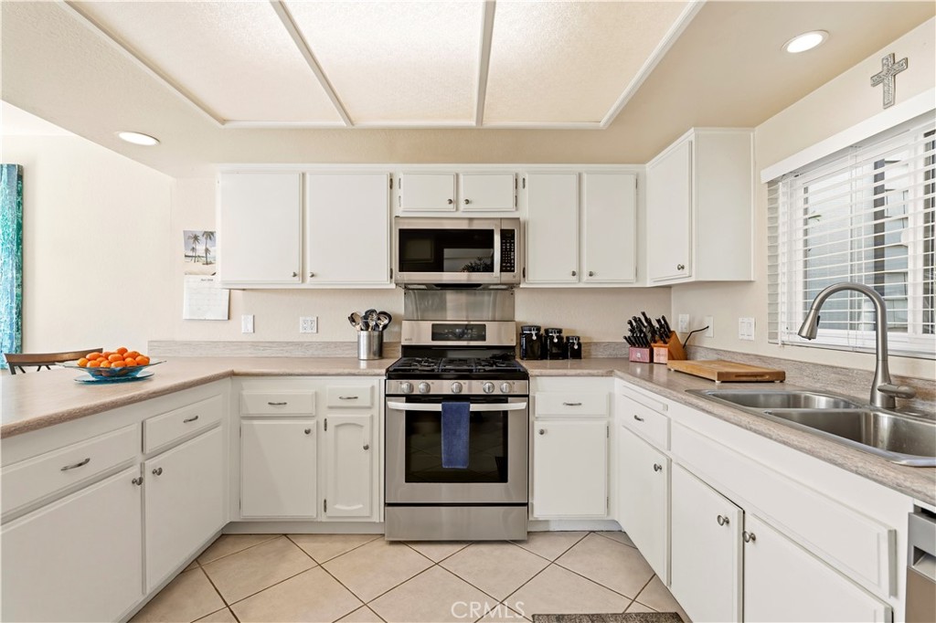 4574 Gateshead Oxnard, CA 93035 - Photo 39 of 70 Downstairs Bath
