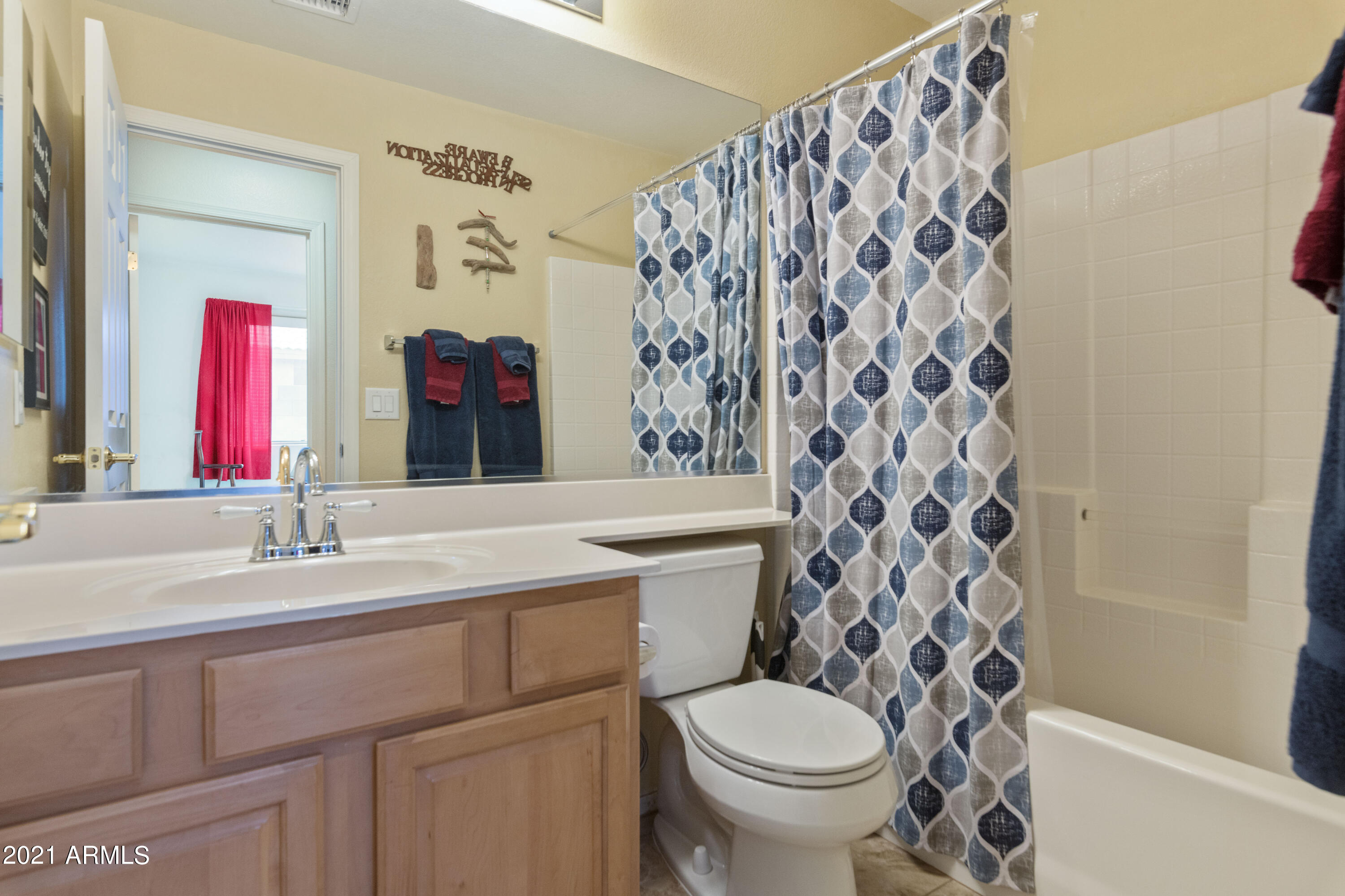 79 West Del Rio Street Gilbert, AZ 85233 - Photo 17 of 27 Guest/Hall Bath