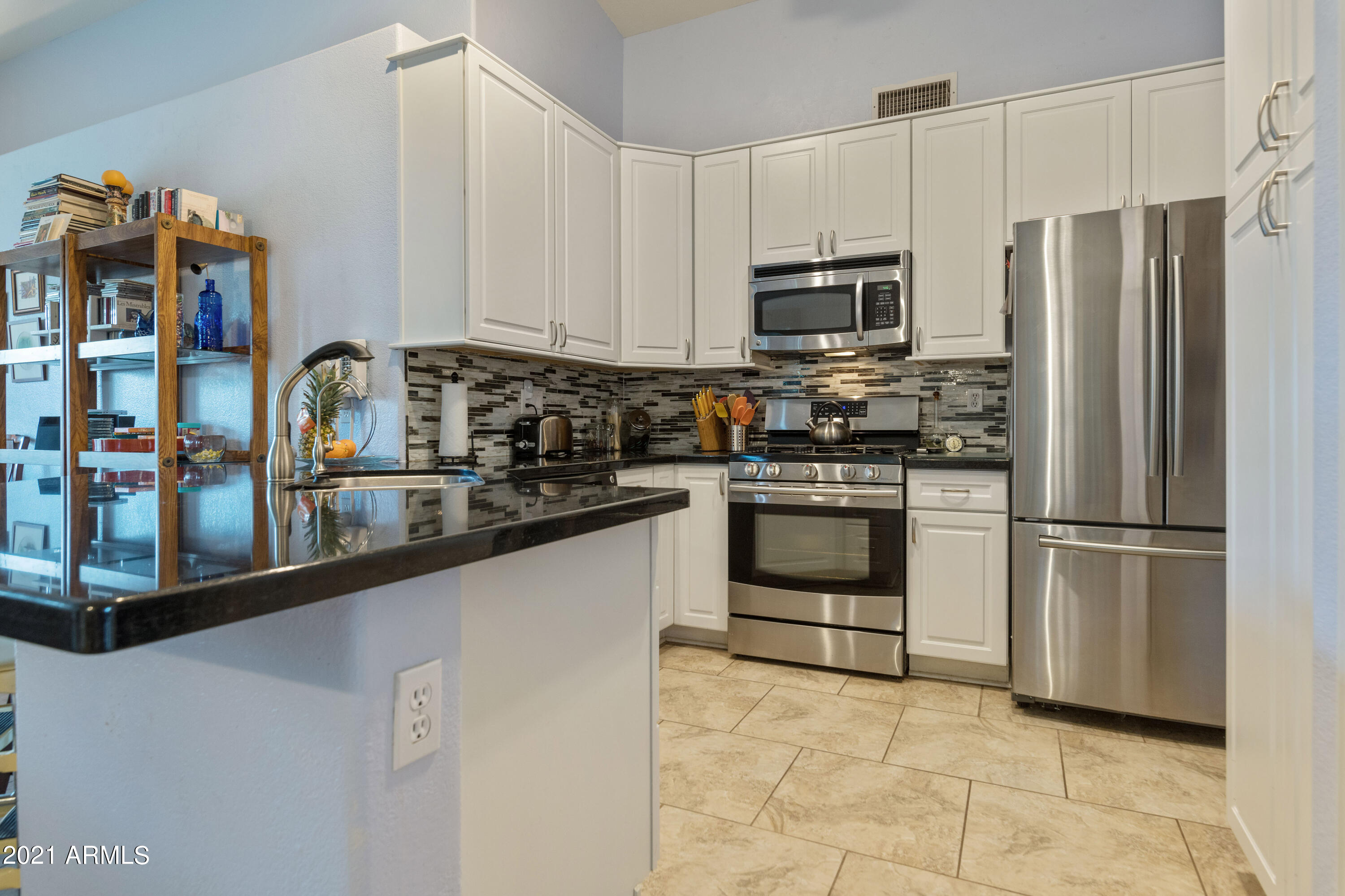 79 West Del Rio Street Gilbert, AZ 85233 - Photo 9 of 27 Kitchen View