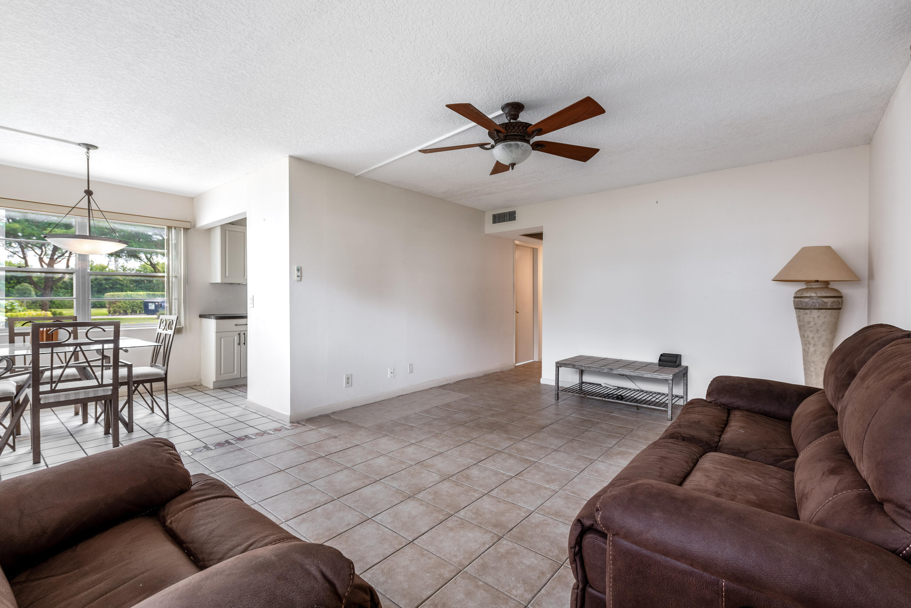 551 Fanshaw North, Unit 551 Boca Raton, FL 33434 - Photo 5 of 36 551 Fanshaw N-7