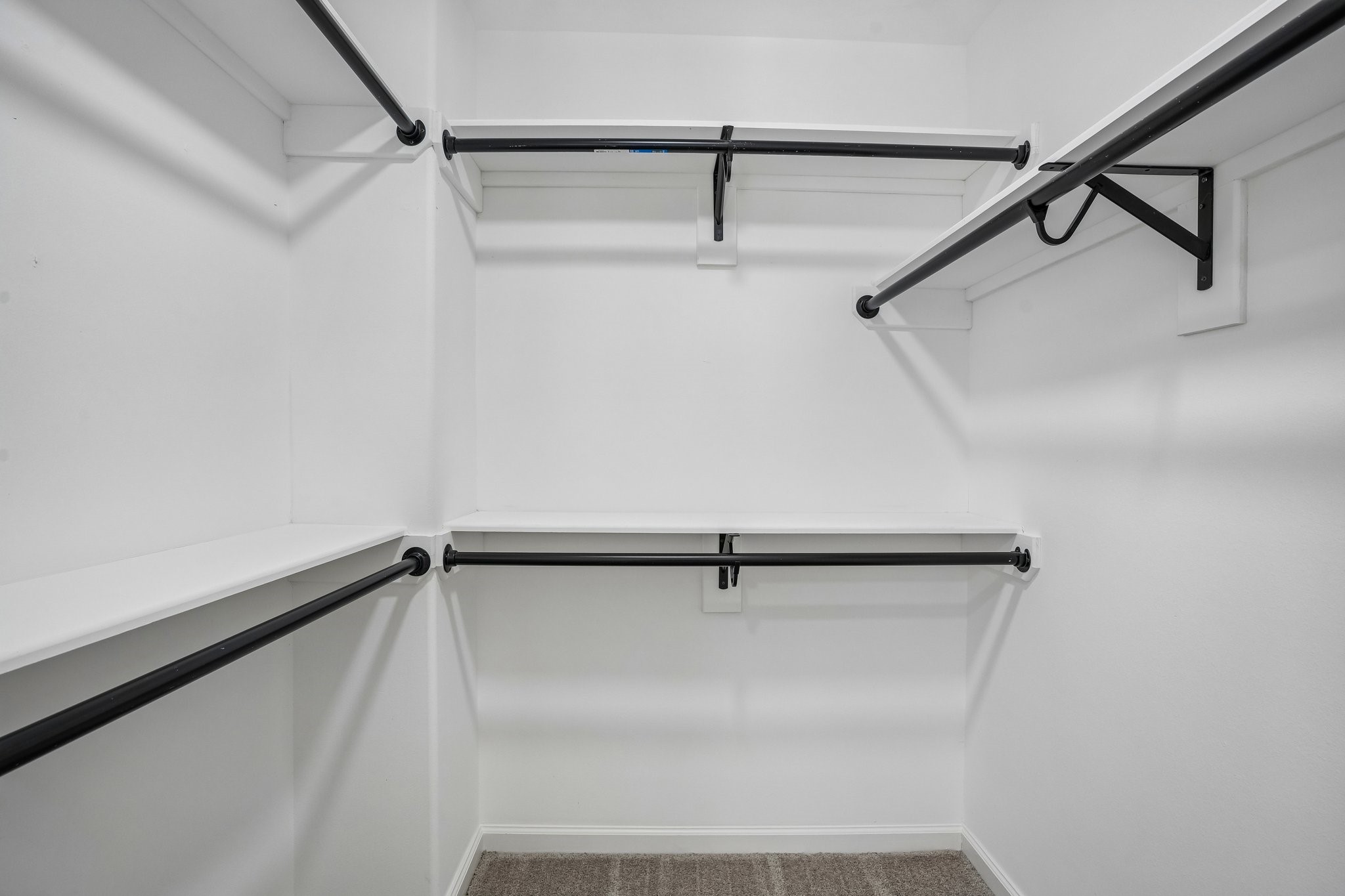 4419 Crossvine Avenue Baytown, TX 77521 - Photo 20 of 38 Primary walk-in closet 1