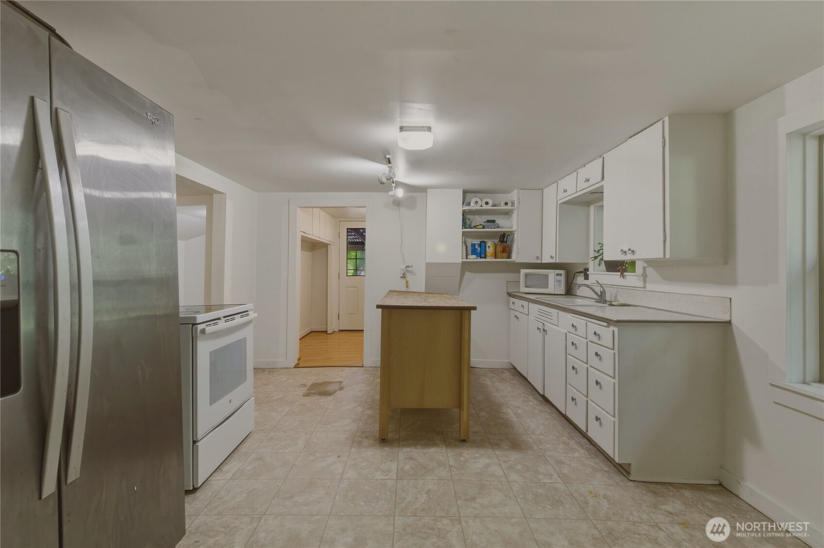 3511 Quade Road Clinton, WA 98236 - Photo 13 of 40