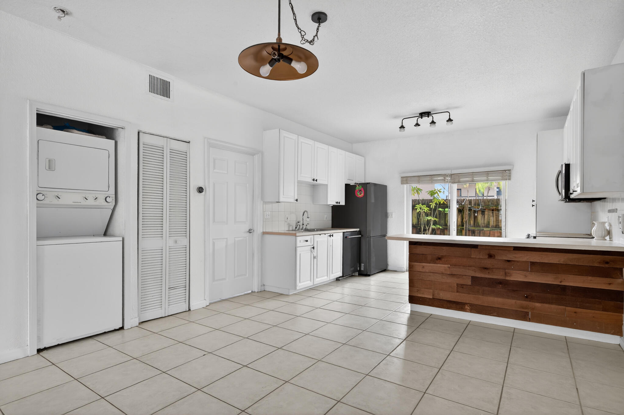 4902 Washington Street, Unit 4 Hollywood, FL 33021 - Photo 5 of 14 5