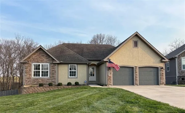 $460,000 | 16727 Ruby Way, Basehor, KS 66007