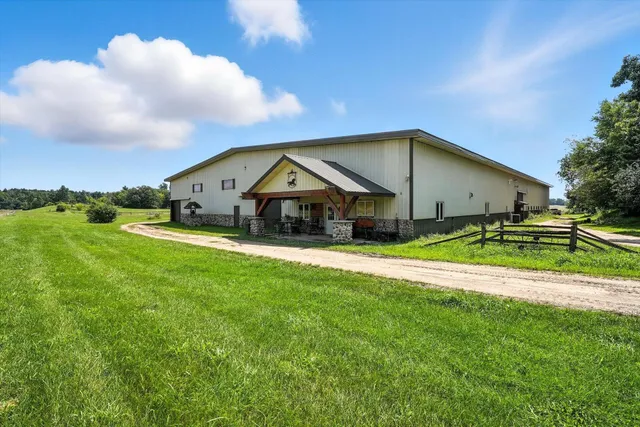 $2,200,000 | S75W35621 Wilton Road, Eagle, WI 53119