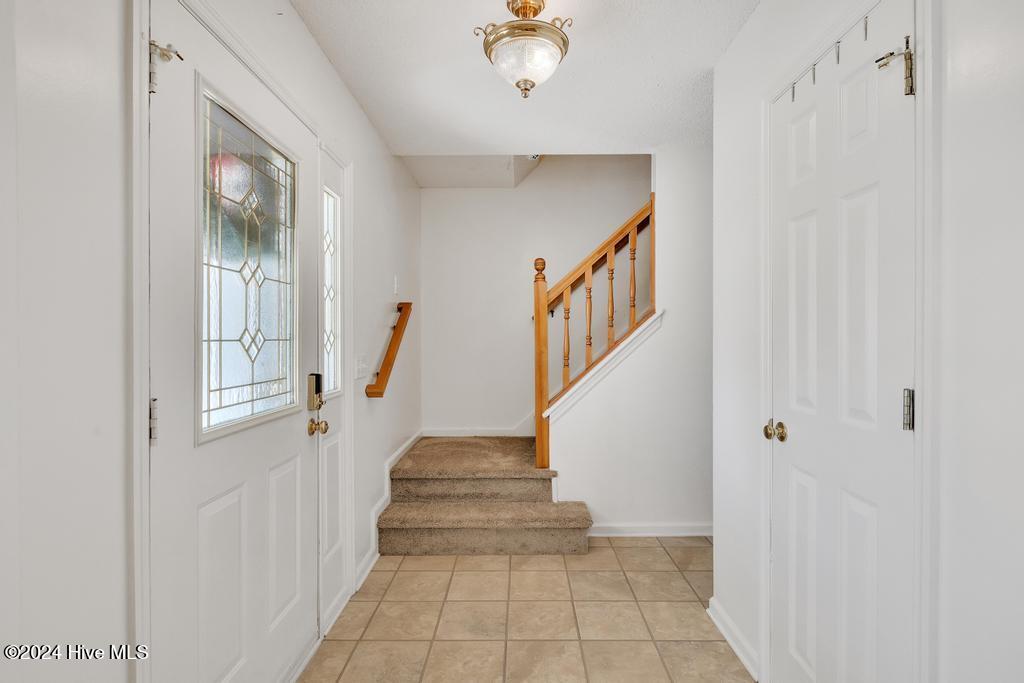 116 Raintree Circle Jacksonville, NC 28540 - Photo 4 of 34 Entry