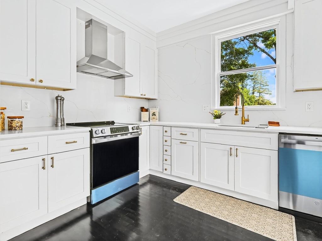 286 Grove Street Clinton, MA 01510 - Photo 7 of 42