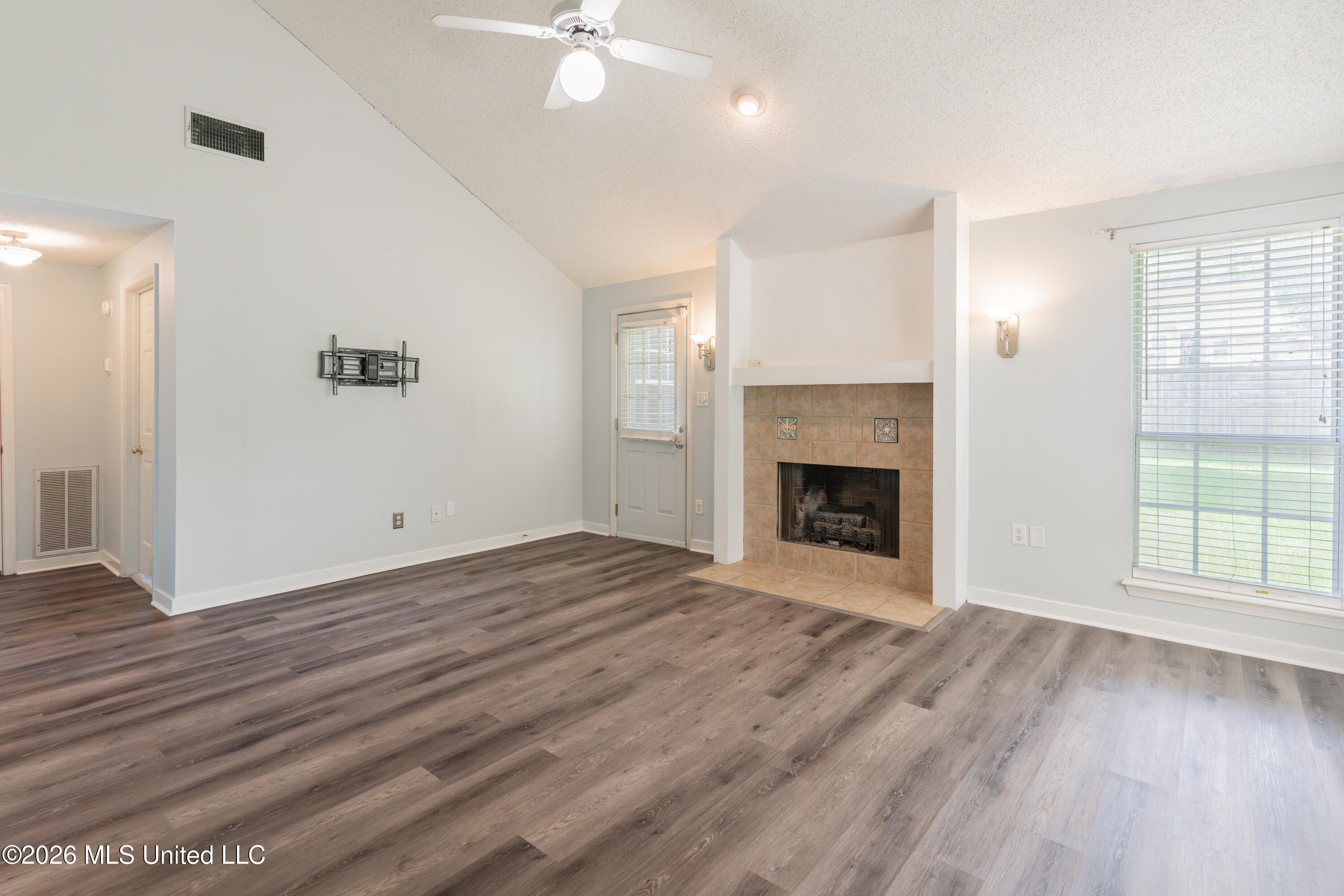107 Yorkshire Cove Clinton, MS 39056 - Photo 22 of 59 22-LivingRoom