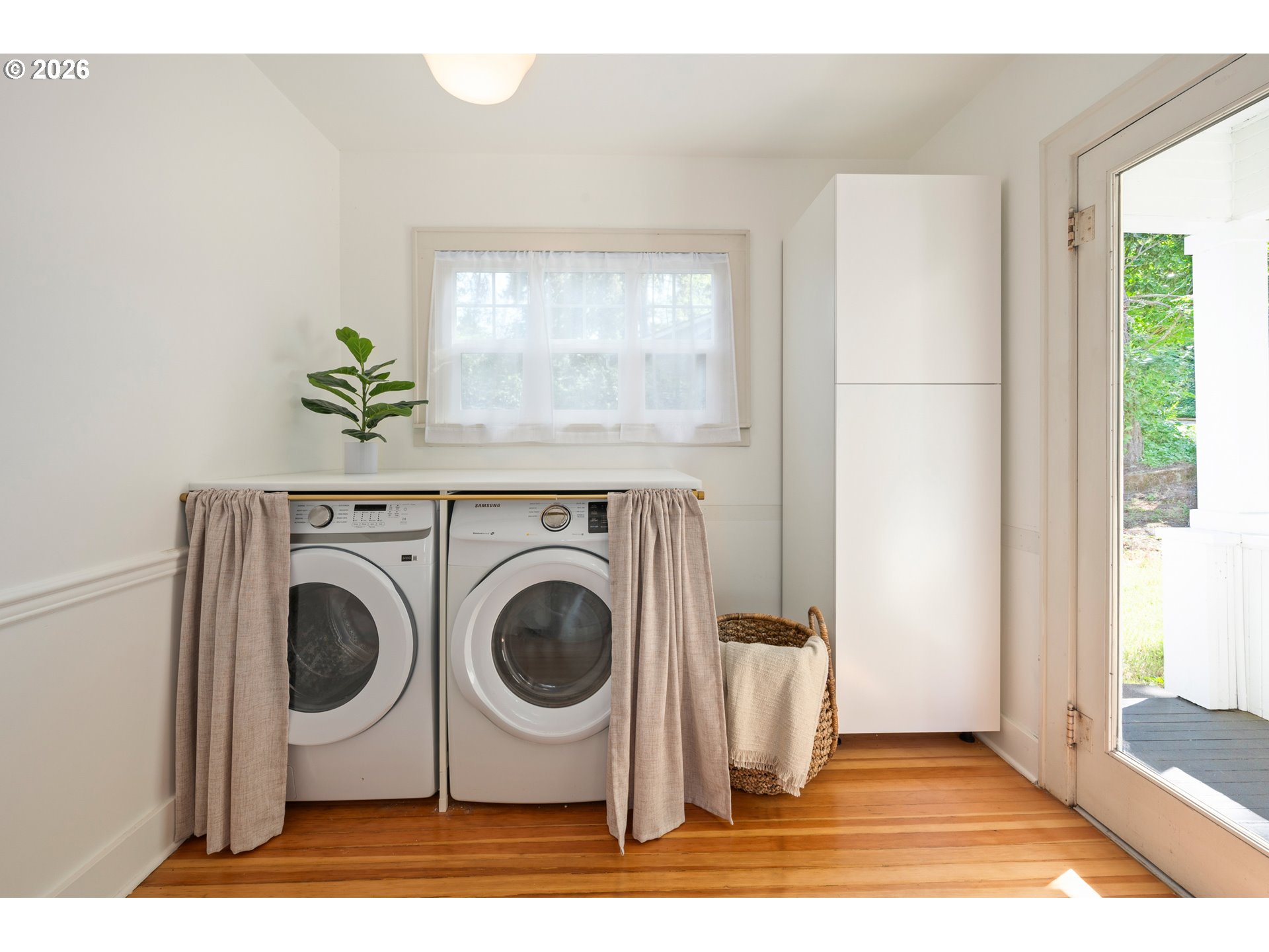 2219 City View Street Eugene, OR 97405 - Photo 12 of 48 a view of livingroom with washer and dryer