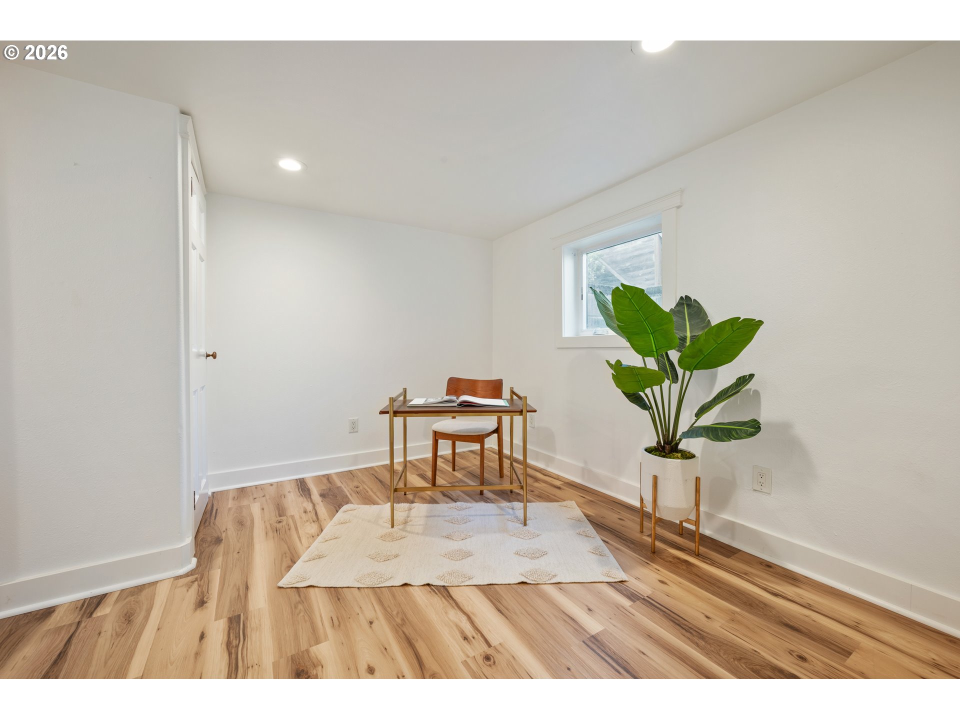 2219 City View Street Eugene, OR 97405 - Photo 33 of 48 a view of a room with wooden floor and a potted plant