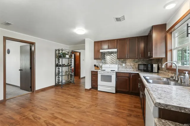 $257,500 | 522 North Main Street, Topeka, IN 46571