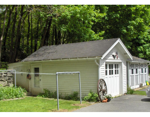 202 Eastford Road Southbridge, MA 01550 - Photo 4 of 17 Gallery Image 4