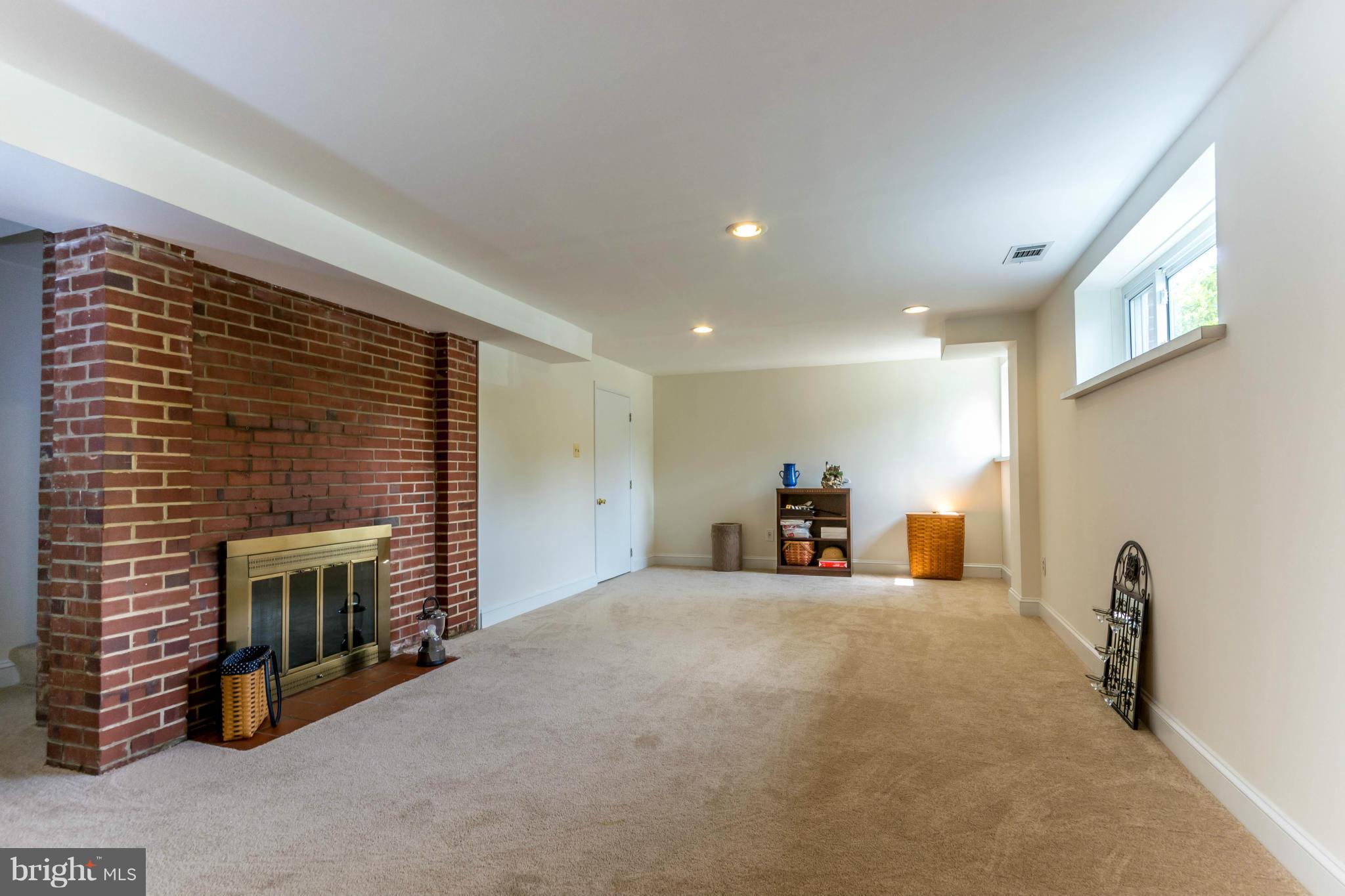 8133 Bainbridge Road Alexandria, VA 22308 - Photo 19 of 30 Family Room