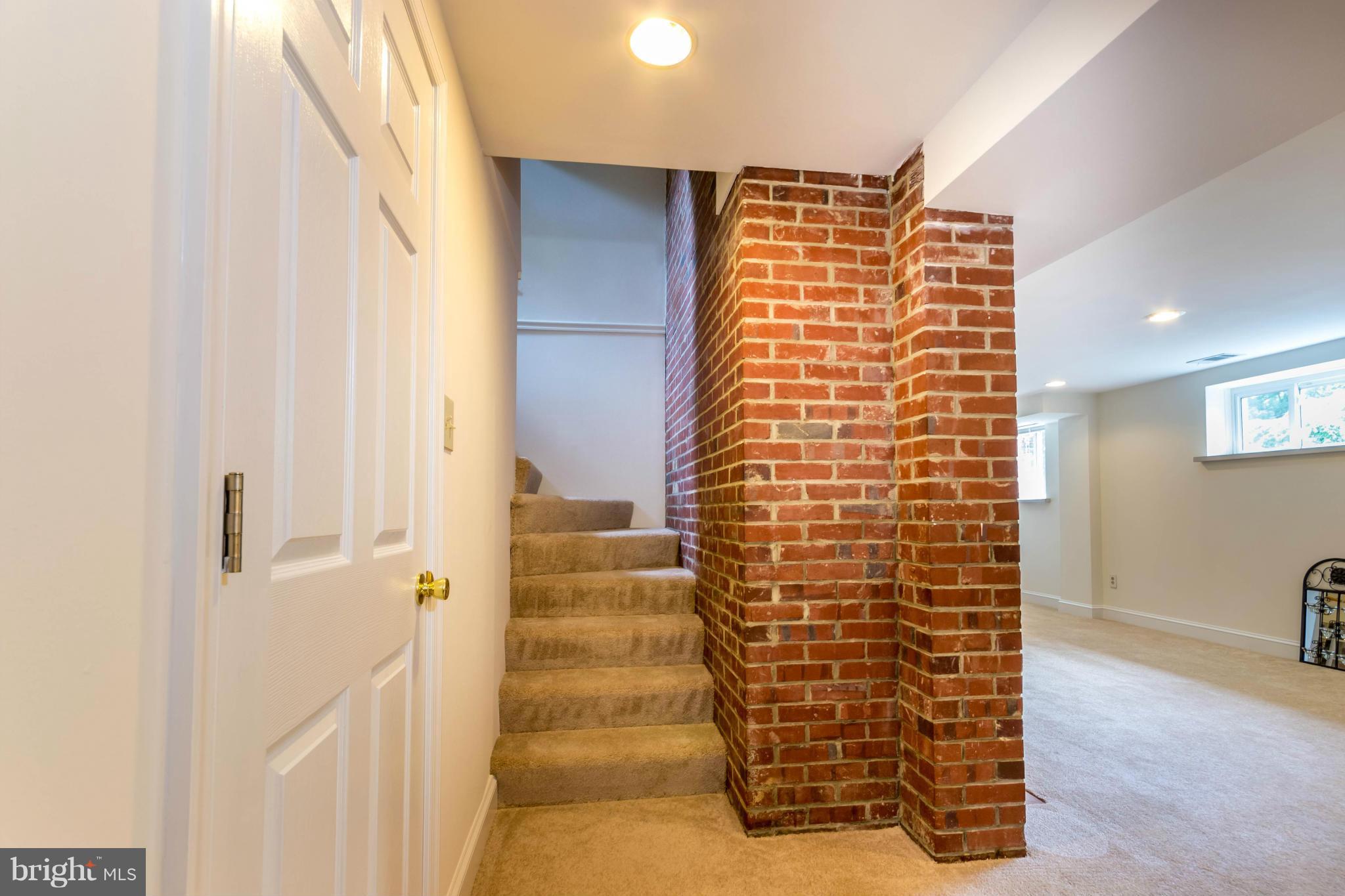 8133 Bainbridge Road Alexandria, VA 22308 - Photo 21 of 30 Family Room